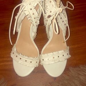 Gianni Bini white leather heels